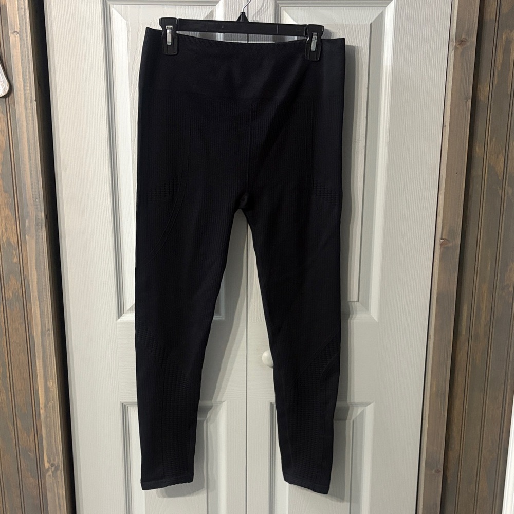 EUC Fabletics Black Seam-Textured High Waist Compression Leggings XL 25” inseam